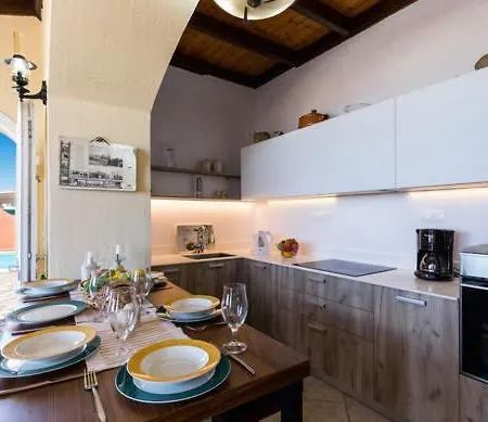 Villa Beach Athanasia Almiros Beach